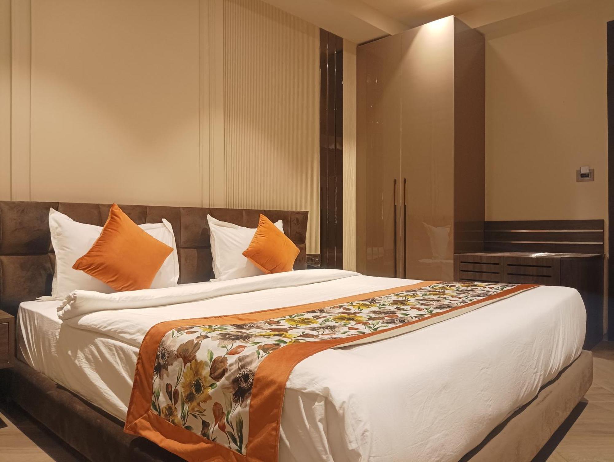 Hotel Cullinan By Qotel Janakpuri 德里 外观 照片