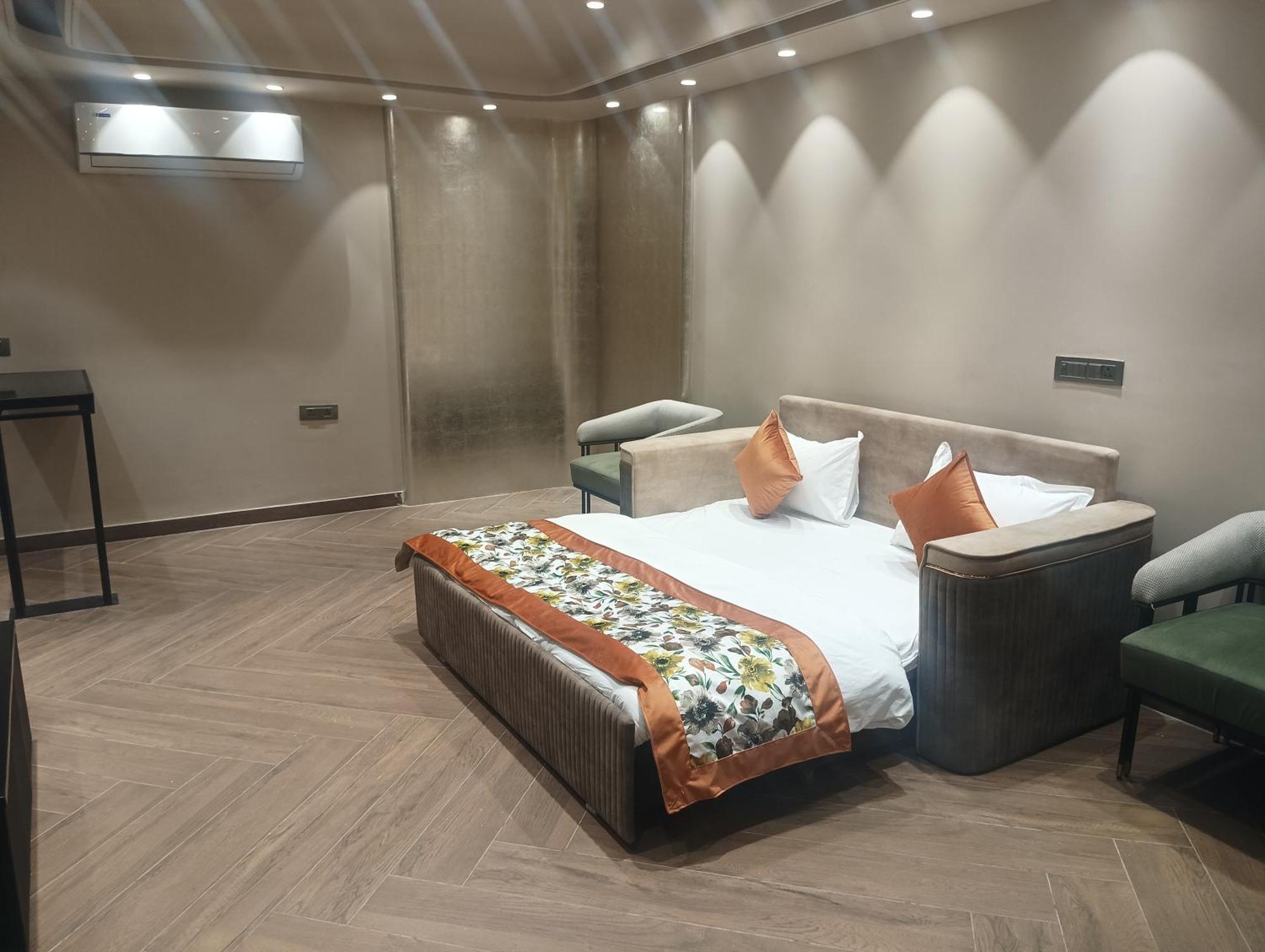 Hotel Cullinan By Qotel Janakpuri 德里 外观 照片