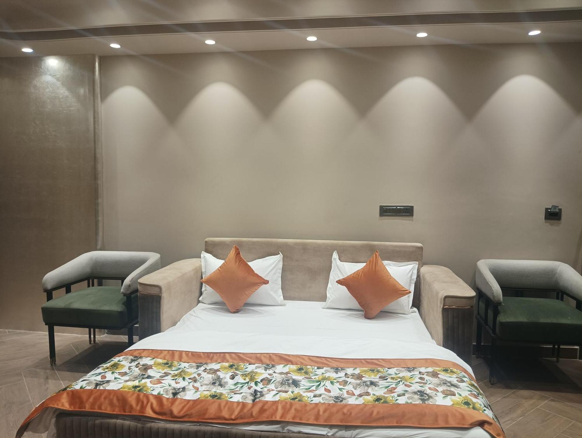Hotel Cullinan By Qotel Janakpuri 德里 外观 照片
