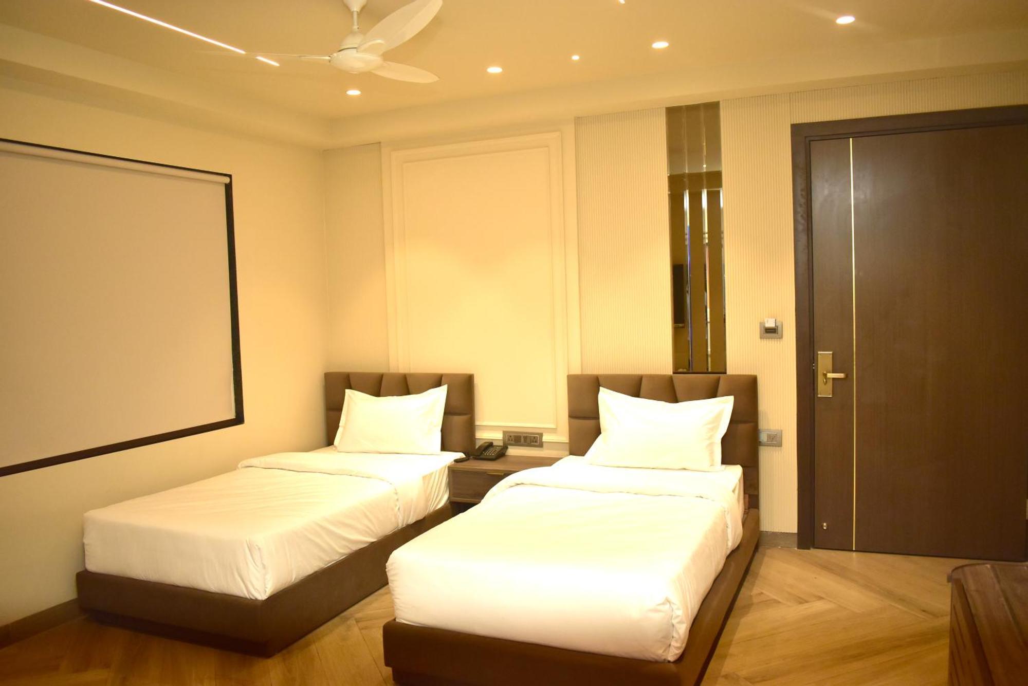 Hotel Cullinan By Qotel Janakpuri 德里 外观 照片
