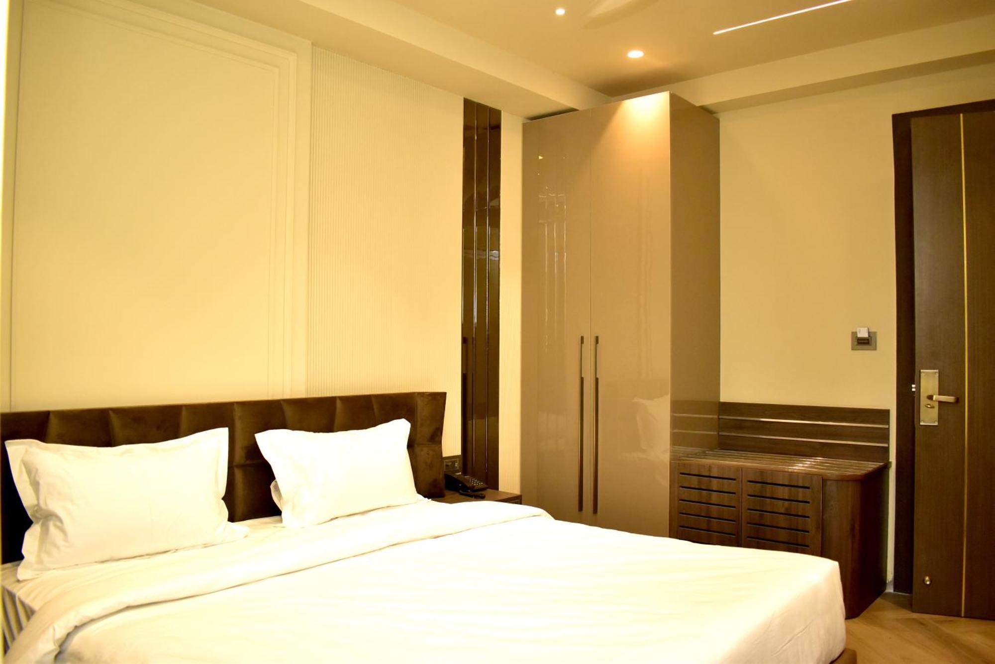 Hotel Cullinan By Qotel Janakpuri 德里 外观 照片