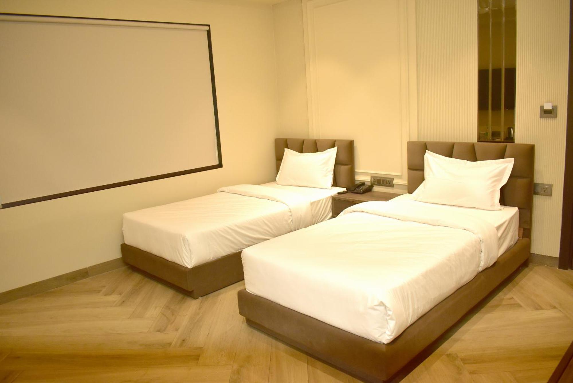 Hotel Cullinan By Qotel Janakpuri 德里 外观 照片