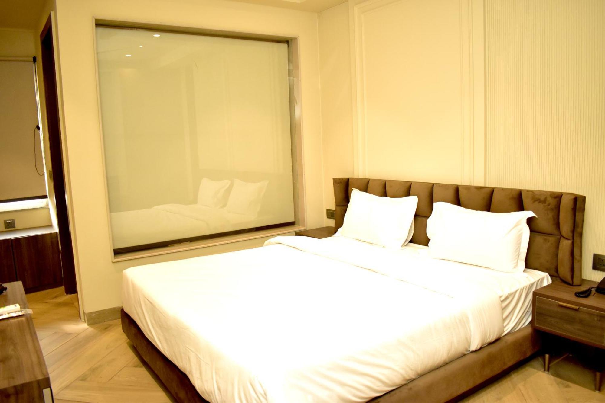 Hotel Cullinan By Qotel Janakpuri 德里 外观 照片