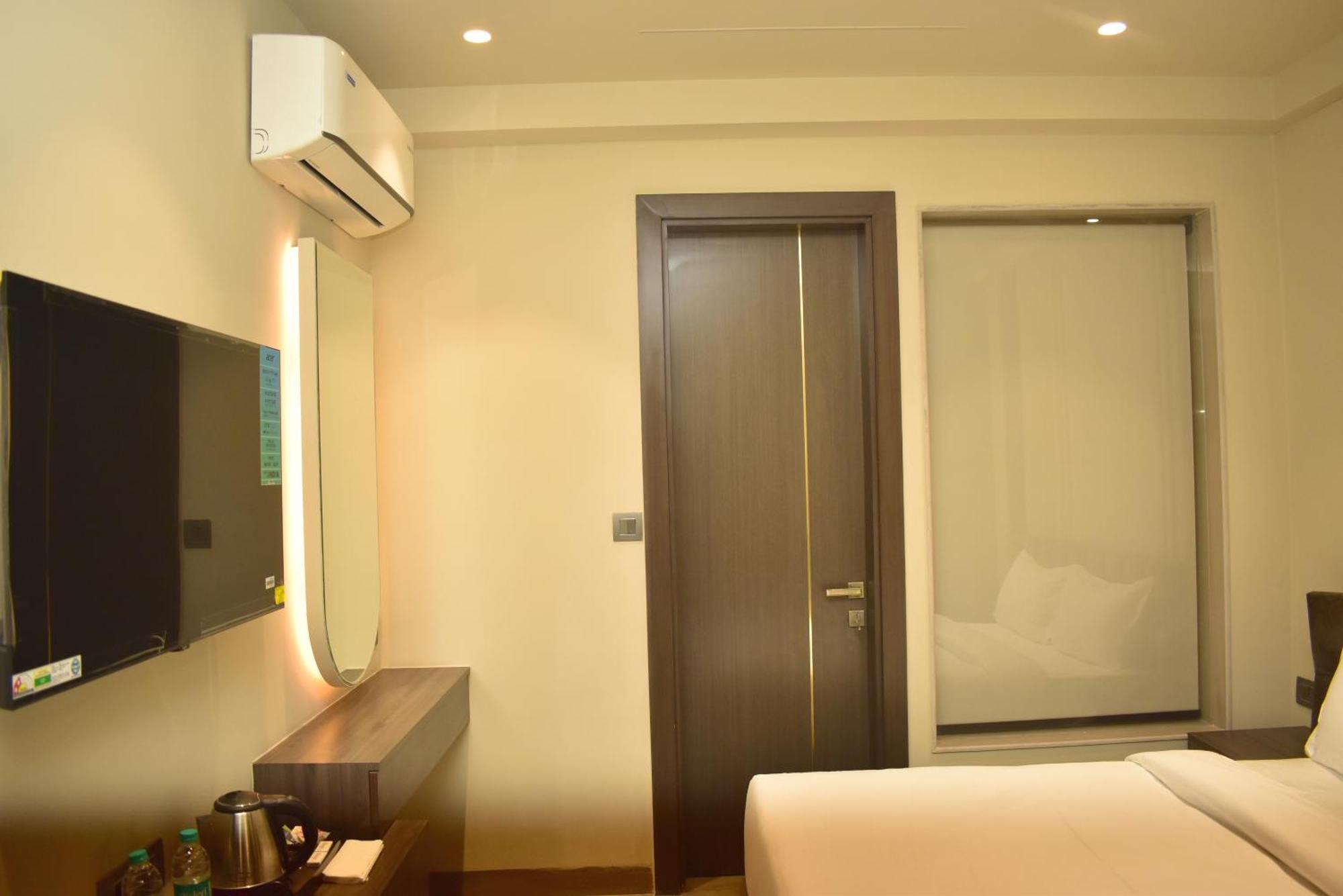 Hotel Cullinan By Qotel Janakpuri 德里 外观 照片