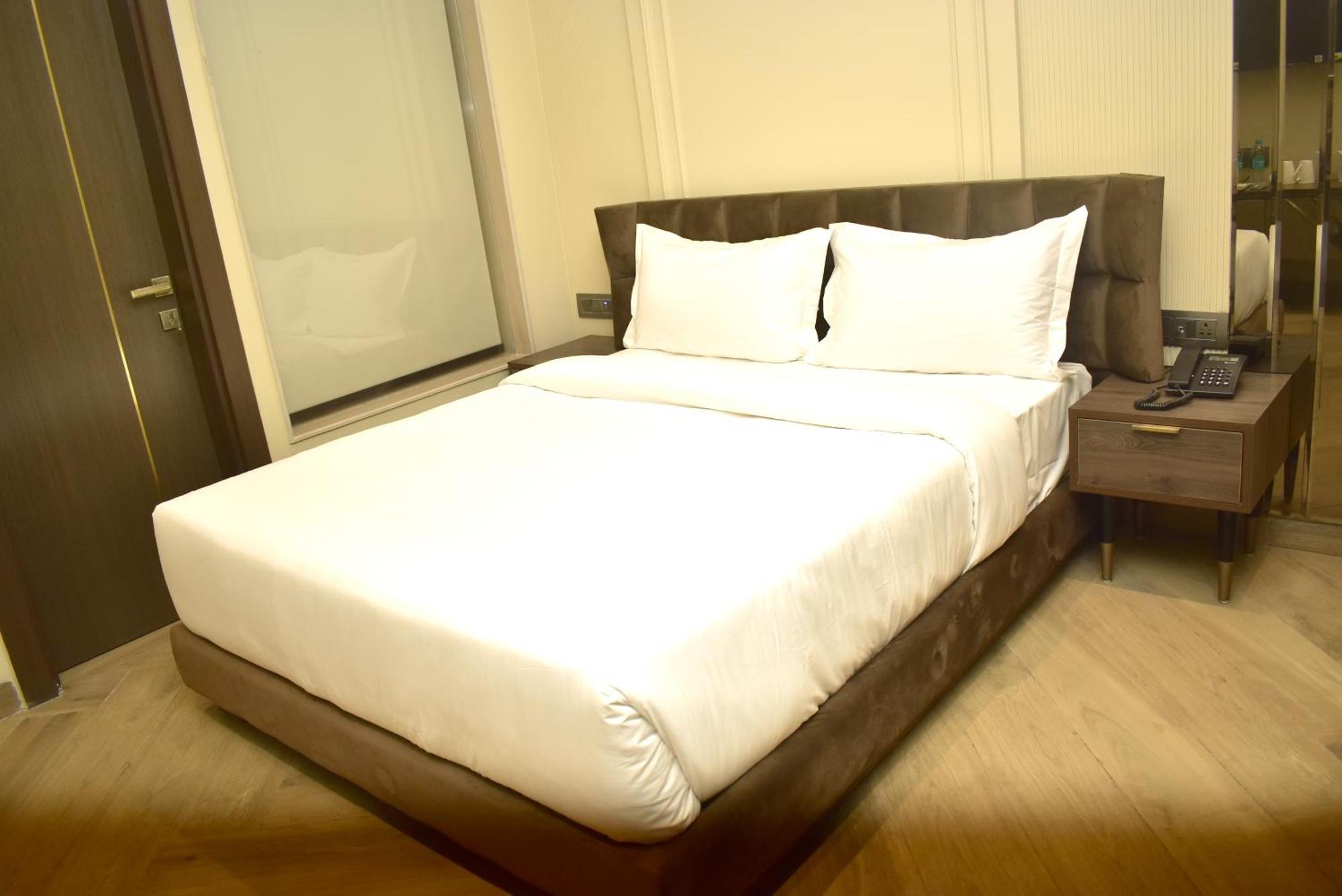 Hotel Cullinan By Qotel Janakpuri 德里 外观 照片
